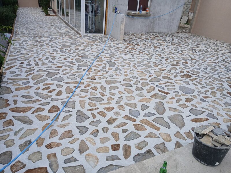 Montaj piatra si vanzare